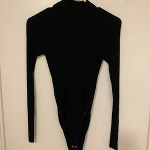 Brand New Black Twist-Back Bodysuit – Sleek, Sexy & Unworn!